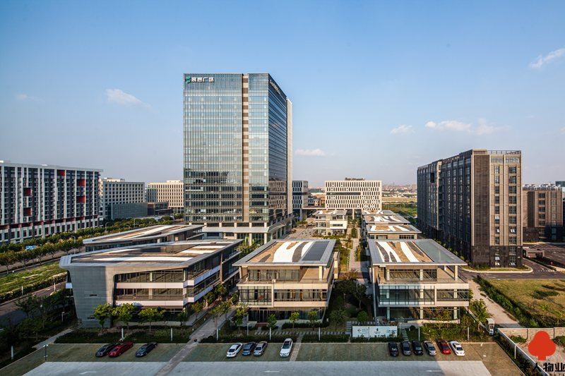 展想广场：超甲级商务办公综合体，赋能企业全周期成长